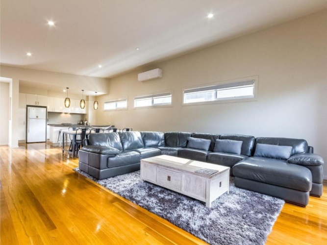 4 Bedrooms Cottage