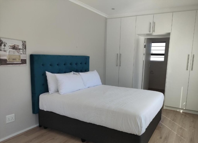 3 Bedrooms Apartment