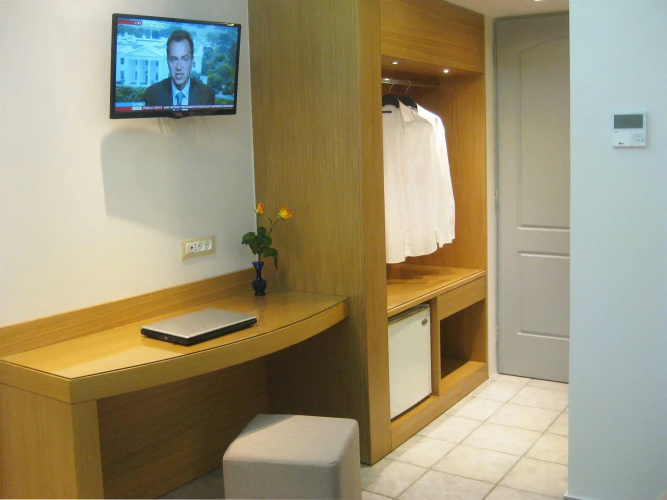 Achilles Hotel