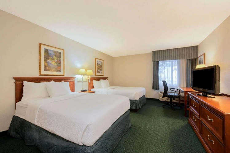 Deluxe Quadruple room