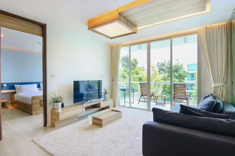 Hua Hin Luxury Beachfront Condo By Mon
