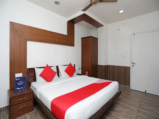 OYO 11061 Hotel Awesome