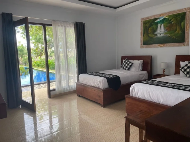 Deluxe Twin room with pool view