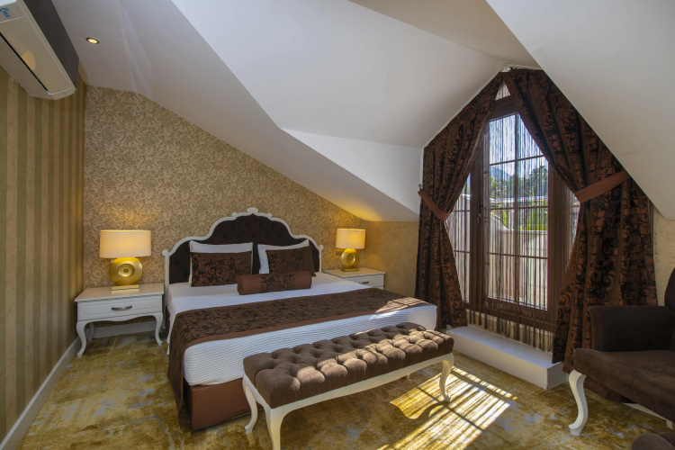 Han Deluxe Hotel