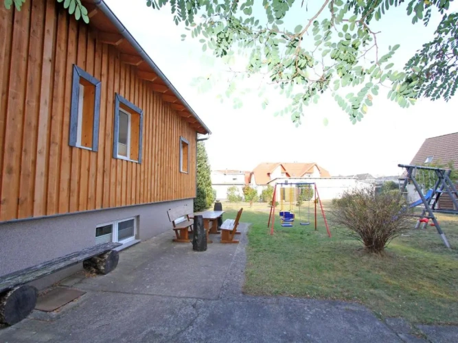 4 Bedrooms Cottage