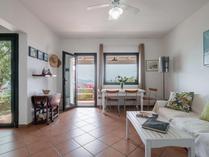 Picturesque Flat With sea View