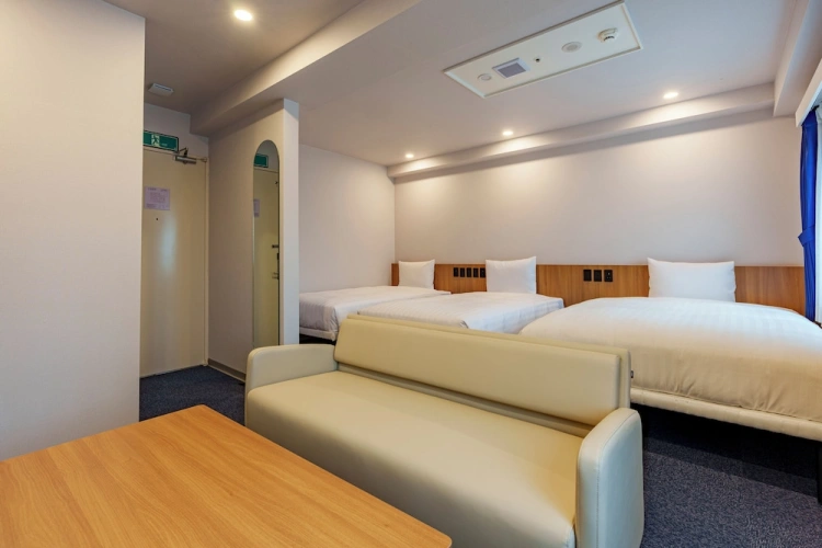 Standard Triple room