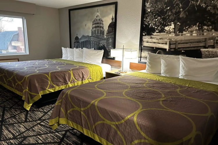 Super 8 by Wyndham Pella
