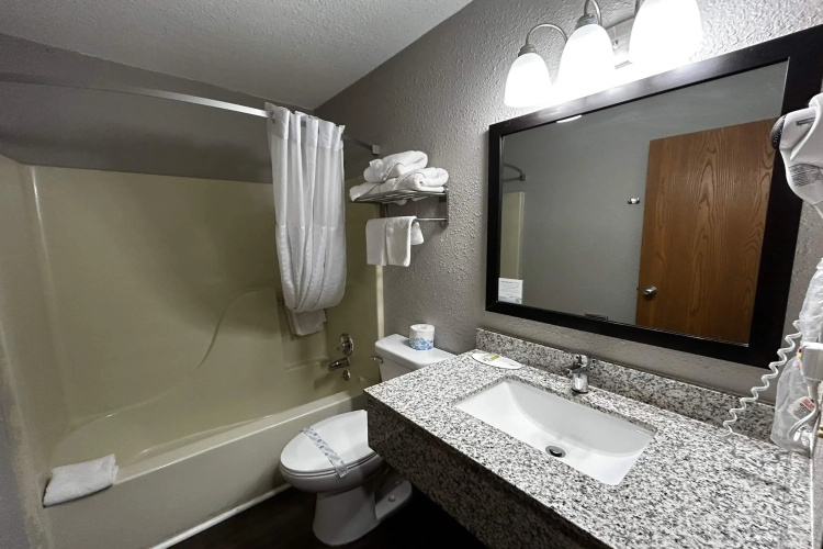 Super 8 by Wyndham Pella