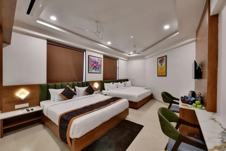 Standard Triple room