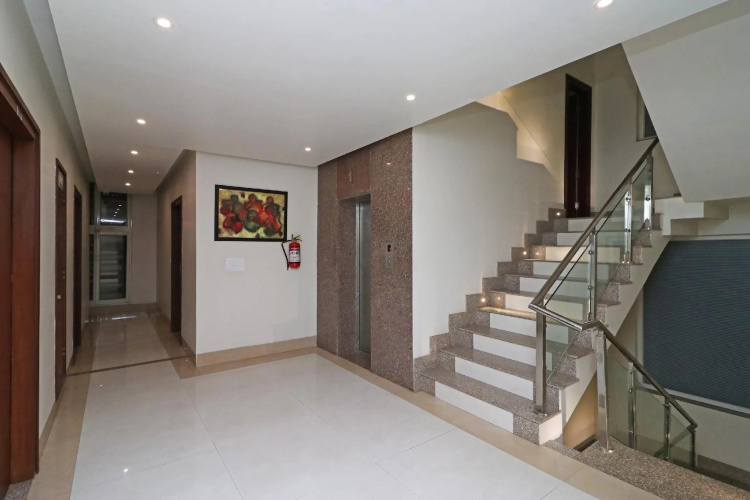 Townhouse 581 Noida Sector 122