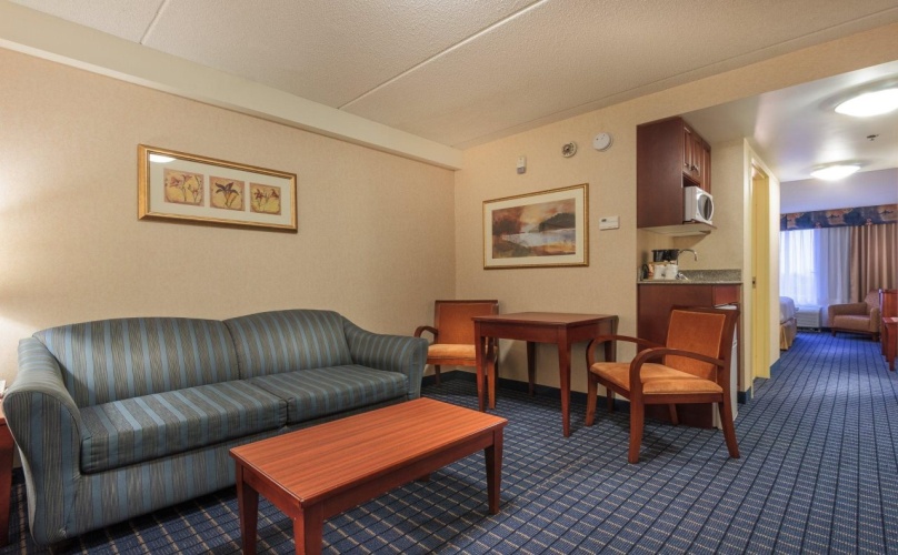 Holiday Inn Express & Suites Belleville photo 17