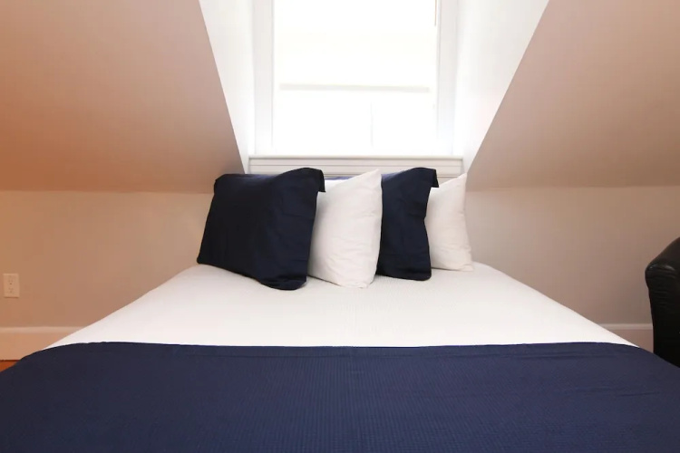 Maverick Suites at 40 Temple St