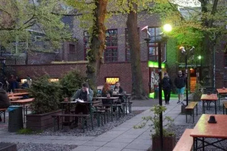 Subraum Hostel