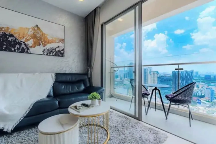 2 Bedrooms Premier Club Suite with balcony and with city view