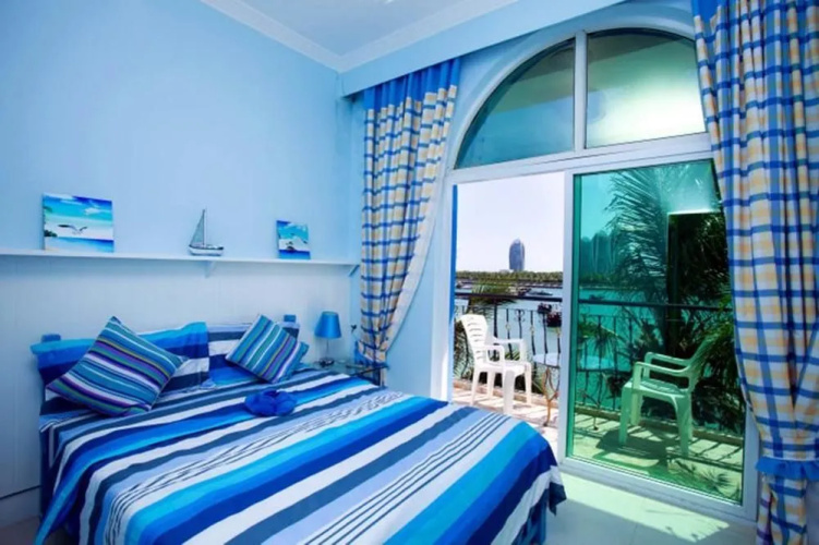 One-mete Seaside Villa