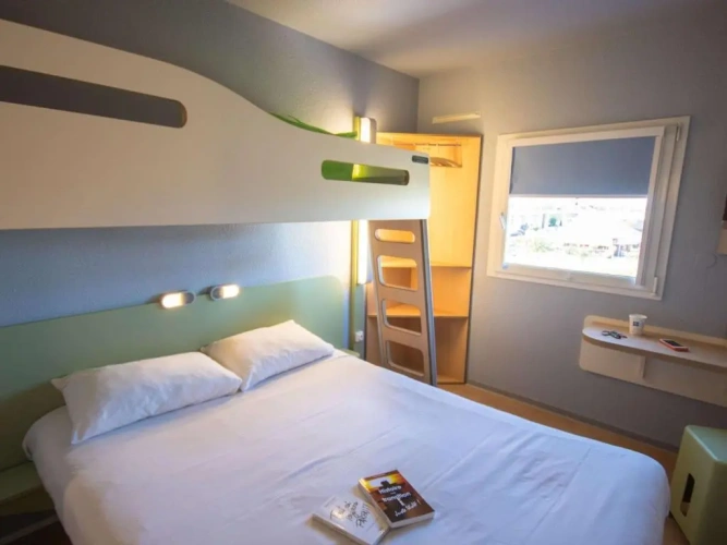Standard Triple room