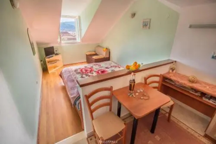 House Ina Ston