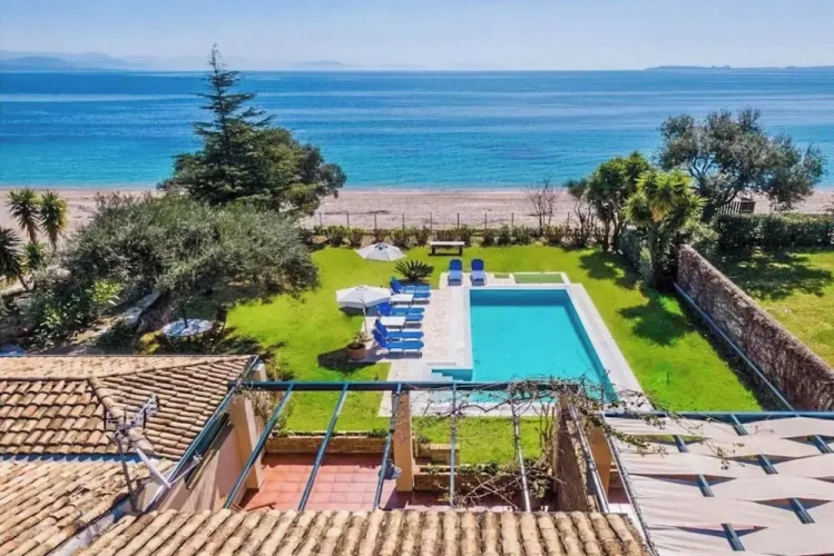 4 Bedrooms Villa