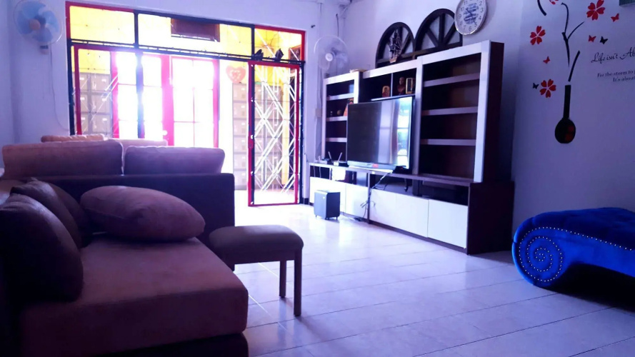 Super Hostel
