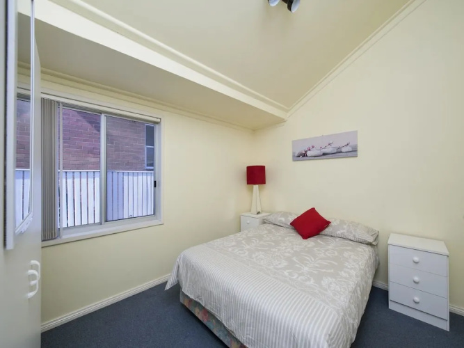 Victoria Parade, 25, Stillwater