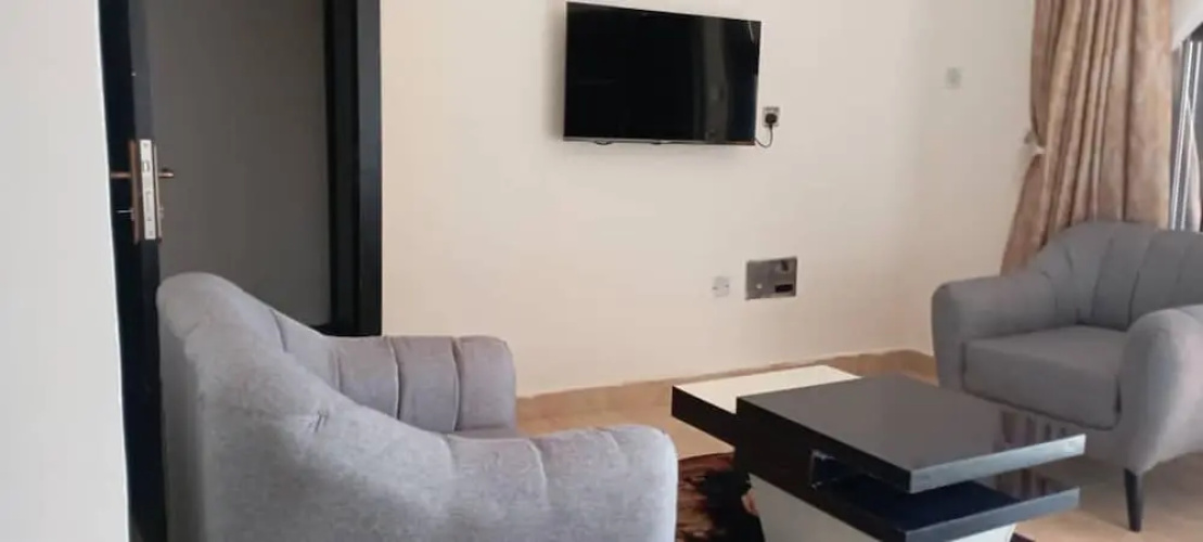 Apartment Sleeps 4 With Free Parking