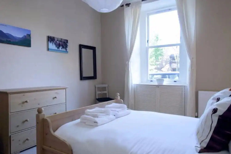 2 Bedroom Apartment With Free Parking