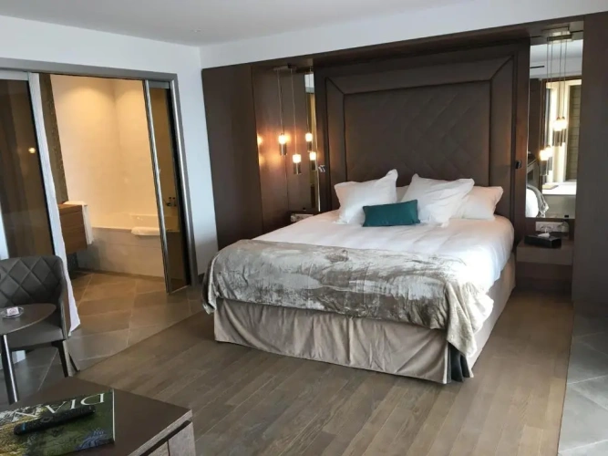 Deluxe Suite