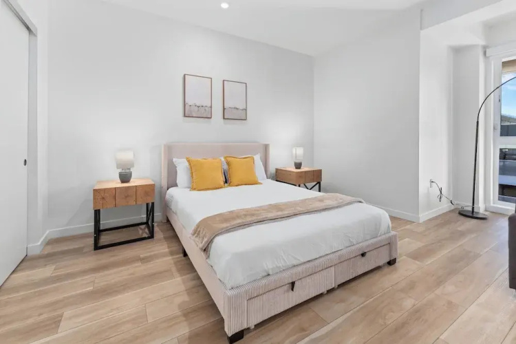 Stylish LA Studio Prime Location
