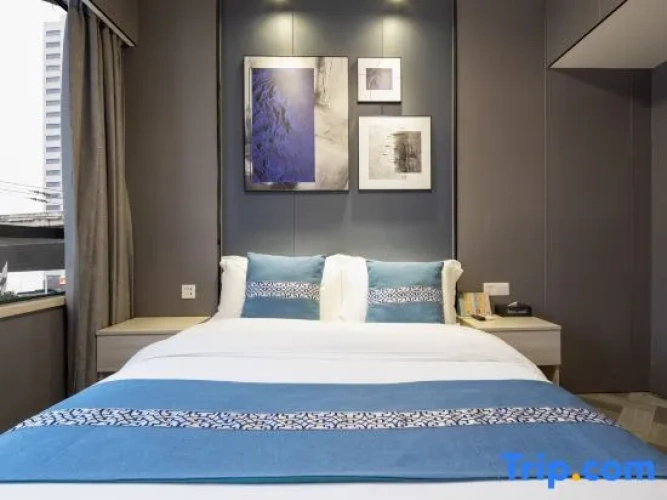 Standard Double room with city view