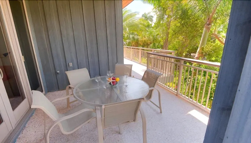Hunters Point Apartment 6