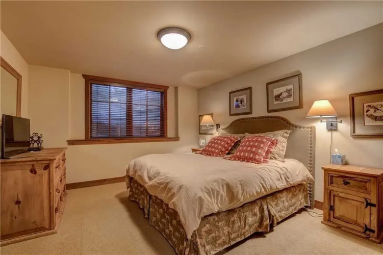 7650 Sterling Drive 5 Bedroom Home