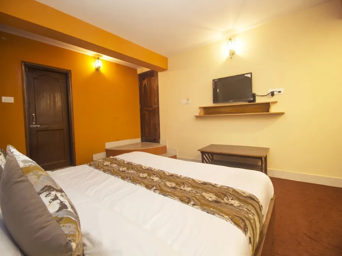 OYO 12370 Royal Sarava