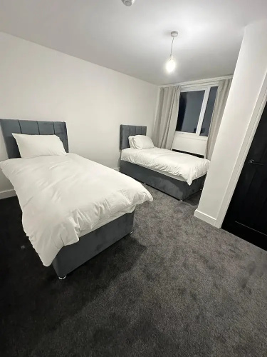 House-sleeps8-parking-garden