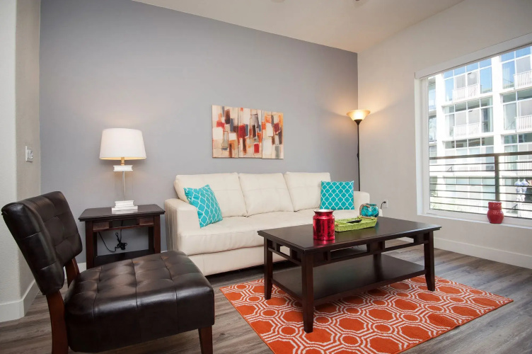 Sunshine Suites at Main St