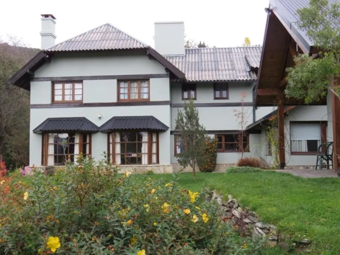 4 Bedrooms Cottage