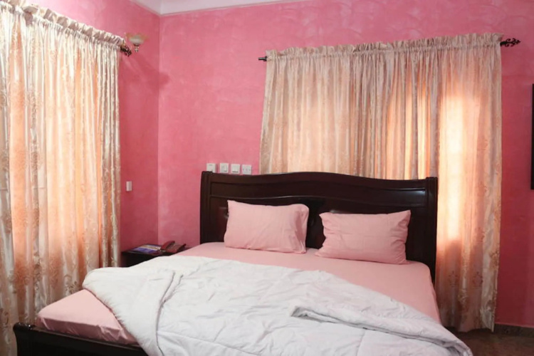 Emrosy Hotels