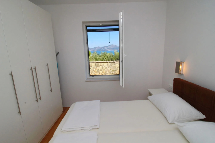 Apartments Kula
