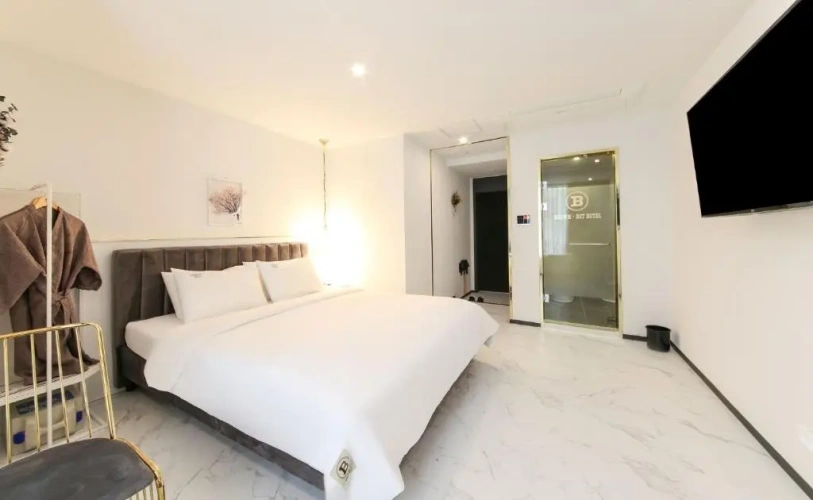 Standard Double room with city view