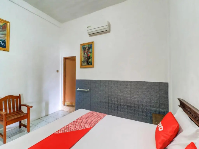 OYO 91042 Hawaina Hotel