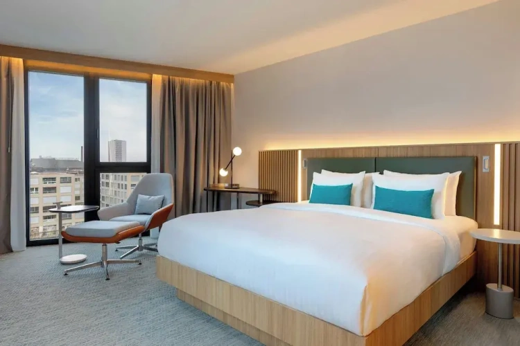Deluxe Corner Double room with city view