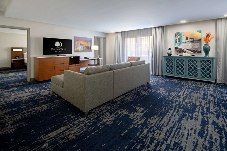 DoubleTree by Hilton Hotel Bakersfield