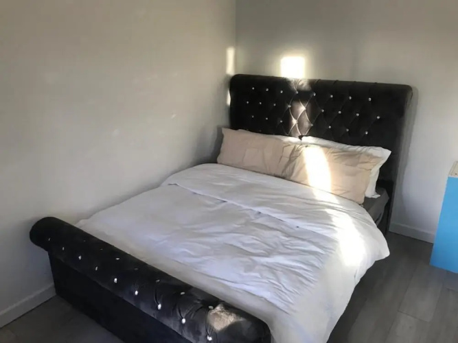 Impeccable 2-Bed Cottage in Dagenham