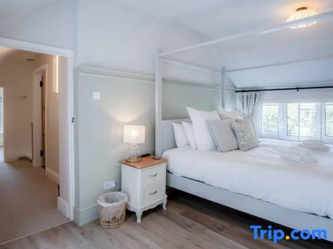3 Bedrooms Apartment