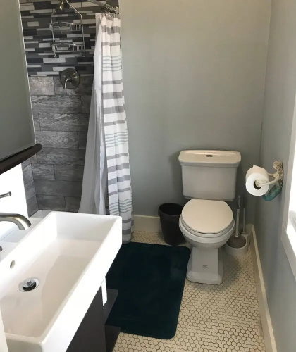 GIPH Mermaids Tale Sleeps 2 w Queen