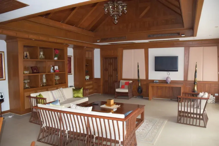 Sirinthara luxury villa