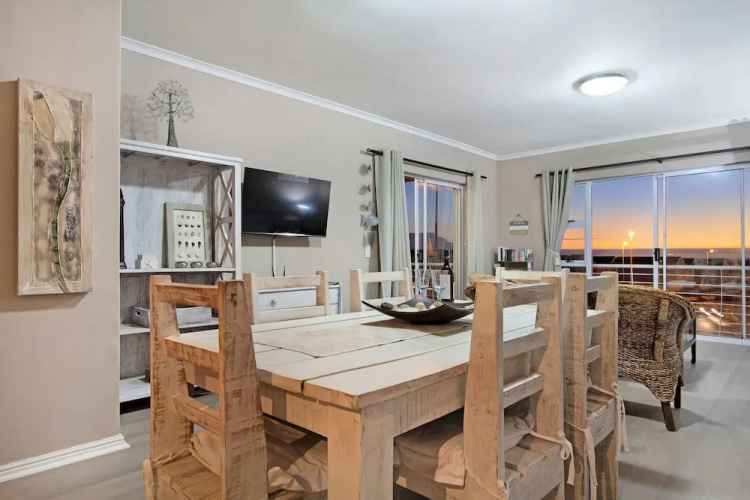 Dolphin Ridge 108