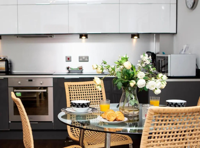 Apartment 2, Trafalgar Square (Second Floor)