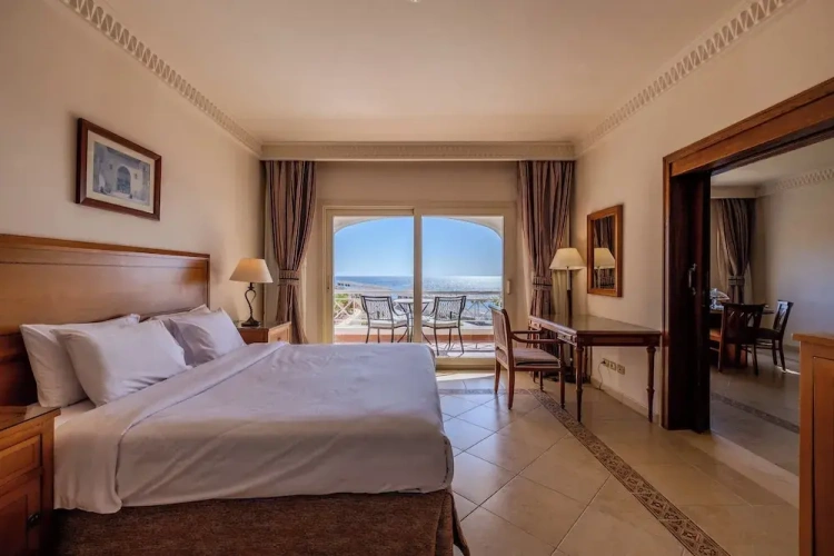 1 Bedroom Suite with balcony and with sea view