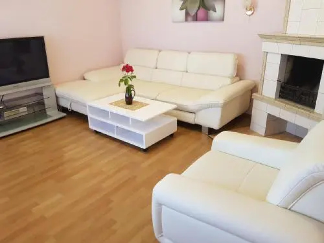 Naiza Guesthouse and Apartments